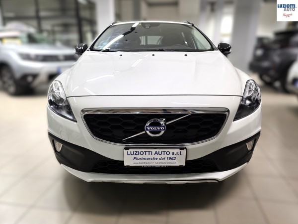 V40 CROSS COUNTRY